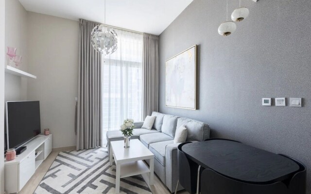 Bright 1BR sea view and balcony