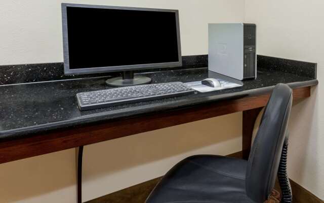 Super 8 by Wyndham Bowling Green South