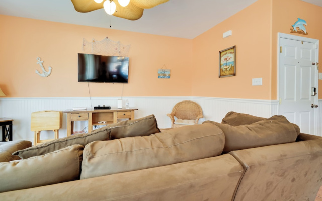 Breezy Wildwood Condo ~ 2 Blocks to Beach!