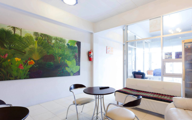 Luna Guesthouse and Travel