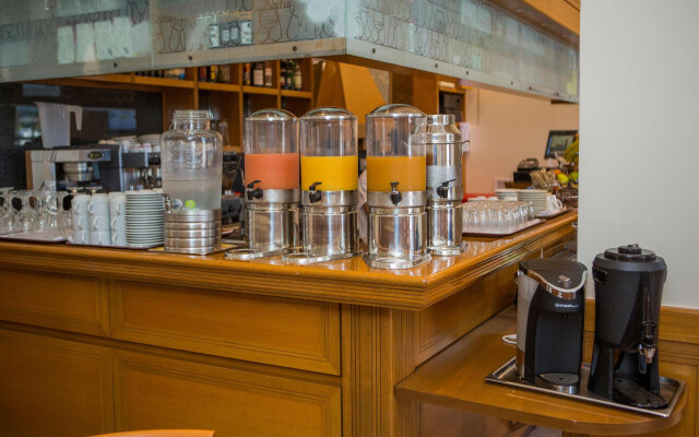 Ionian Plaza Hotel & Spa