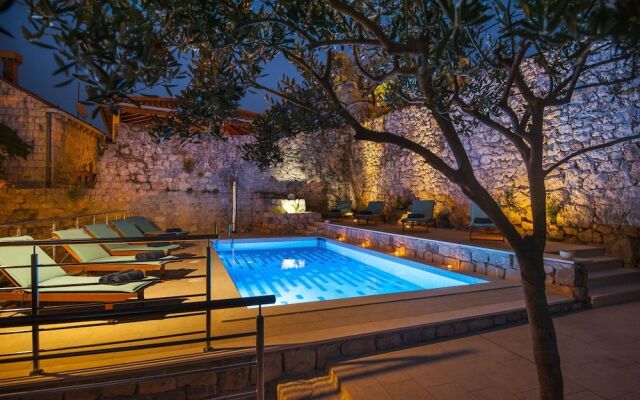 California Apartments III