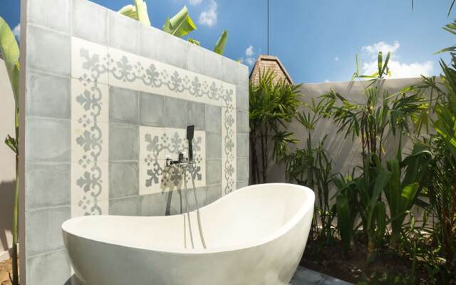 Luxury 4 Bedroom Villa With Private Pool, Bali Villa 2006