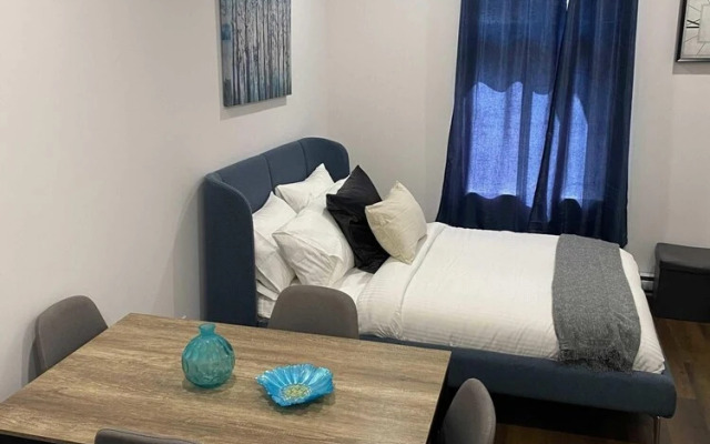 M11 Upscale Comfy Studio w AC in Perfect Location