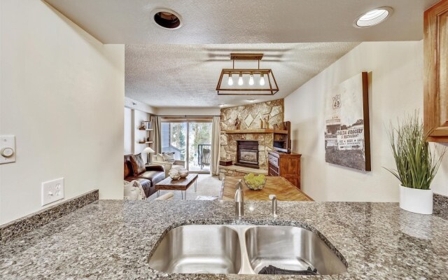 Atrium 003 1 Bedroom Condo by RedAwning