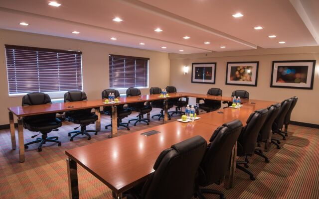 Four Points by Sheraton Winnipeg South