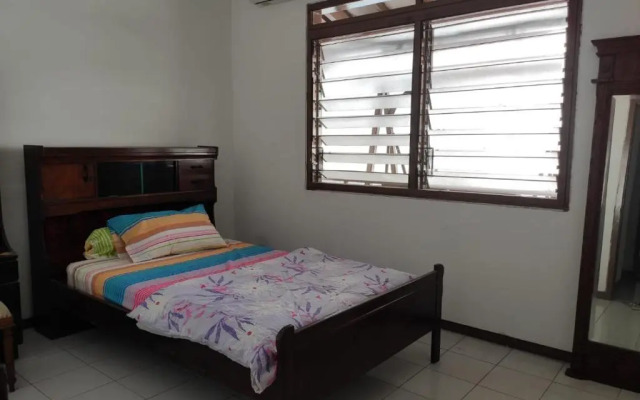 Kelana 2 Nice Homestay (5 Bed Rooms) Semarang