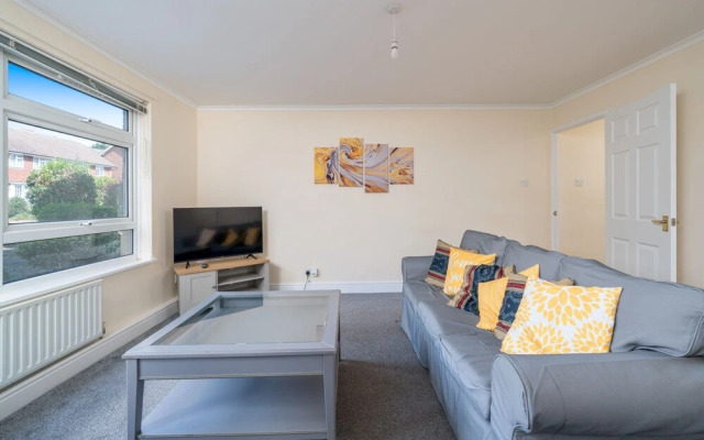 Spacious Pet Friendly 2-bed Apartment in Redhill