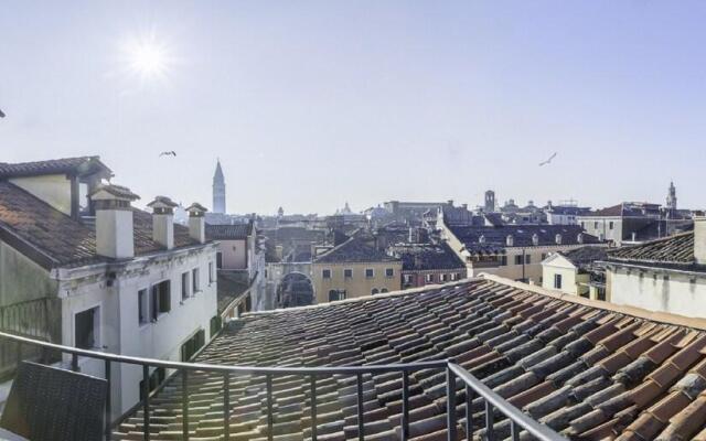 Rialto Canal View With Terrace and Balcony