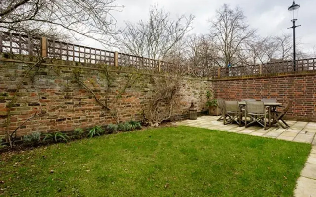 Veeve  Flat Lots Road Chelsea