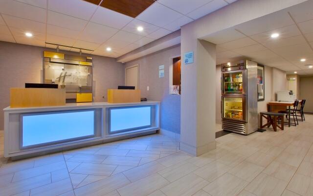 Holiday Inn Express Fairfax - Arlington Boulevard by IHG