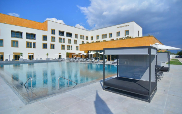 mk | hotel tirana