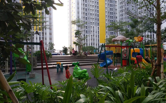 Modern and Full Parquette @ Studio Springlake Summarecon Apartment
