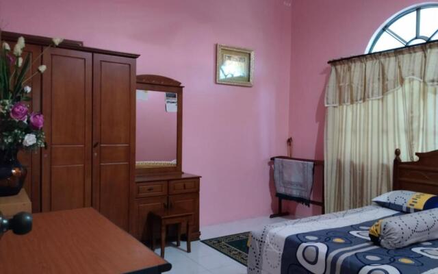 Homestay YatiMizi (Bungalow Station 18, Ipoh)