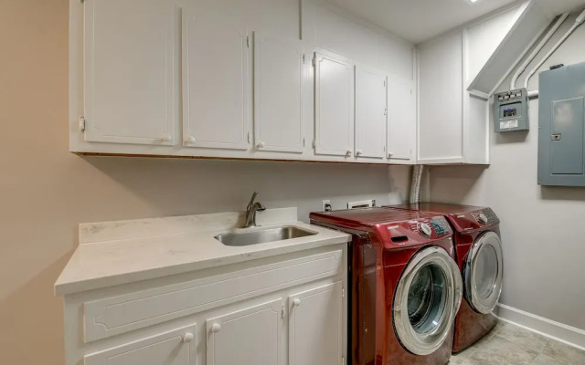 Lafollette Home: Community Pool & Mountain Views!