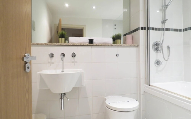 Tudors eSuites Birmingham Apartments with Gated Parking