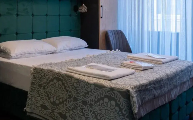 Middle Village Suit Hotel