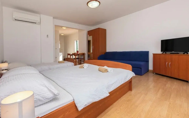 Apartments Villa Milas With Pool