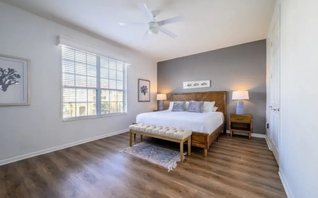 Vista Cay Electra 3 Bedroom Condo by RedAwning
