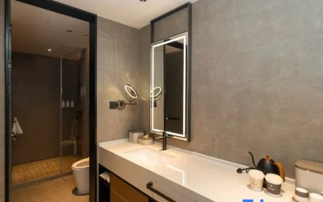 Tianjin Five Avenue Foreign Language University Atour Hotel