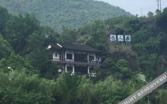 Qingjiang Tianlongwan Holiday Hotel