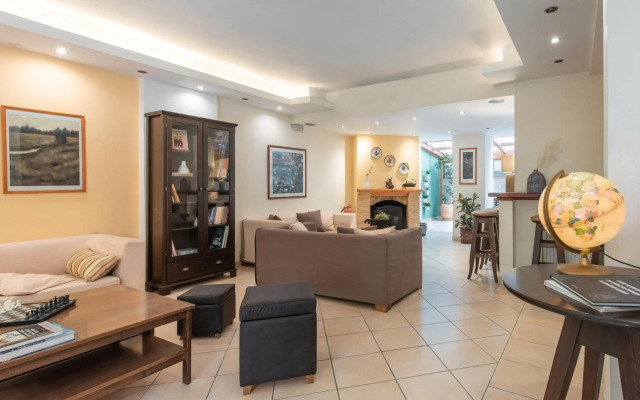 Yria Hotel