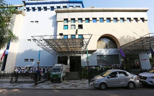 Vaccinated Staff- Capital O 3844 Hotel Kd Palace