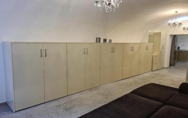 Emporia Studio Flat