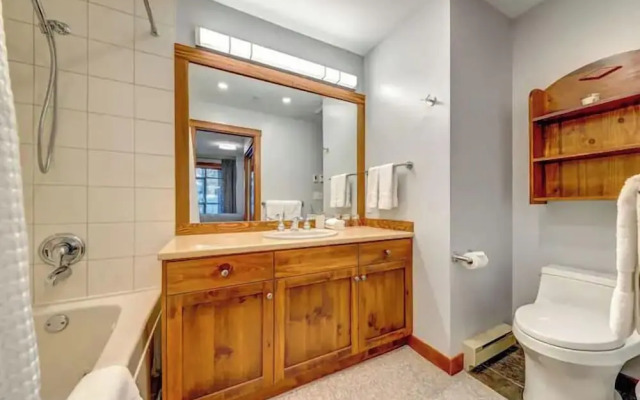 Creekside 2 Bedroom With Incredible Mountain Views