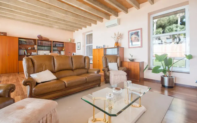 Luxury Beachfront Villa in Tarragona TH 63