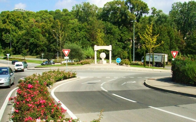 Apartment With one Bedroom in Villeneuve-loubet, With Wonderful sea Vi