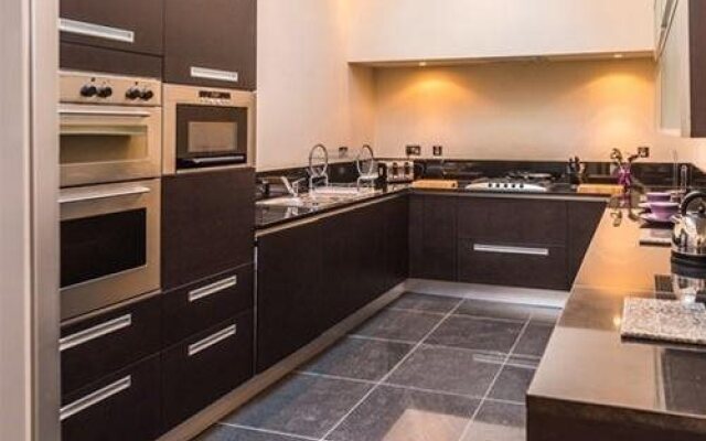 Shelton House Apartment