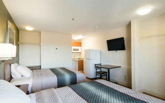 HomeTowne Studios by Red Roof Denver - Thornton