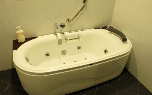 8 Days Boutique Hotel @ Mount Austin JB