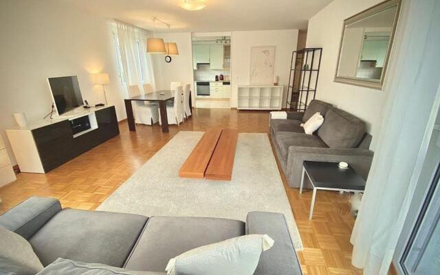 Close to the lake and very spacious 3 bedroom
