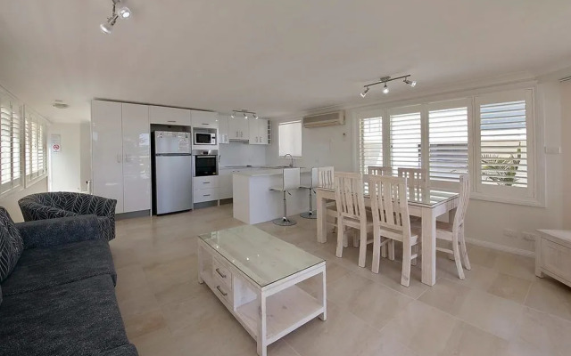 Dolphin Watch, 2/74 Magnus Street