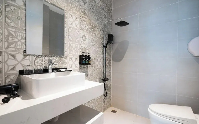 Nicecy Hotel - 218 Le Thanh Ton Street