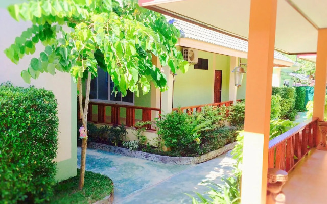 Ruen Narisra Resort