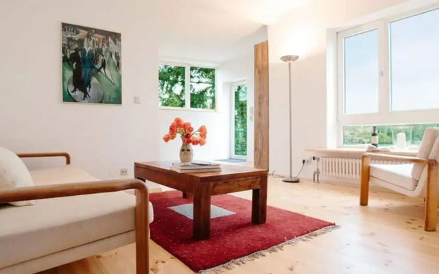 Bauhaus Holiday Apartment by the Lake