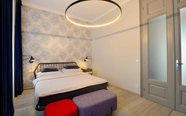 Chic And Modern In Hip Area