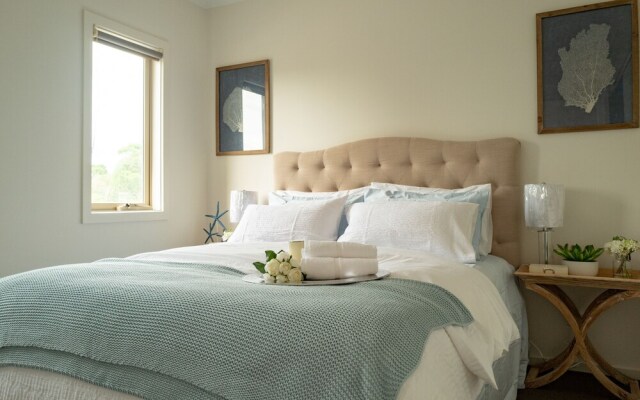 AUJOY 4 Bed  Townhouse Glen Waverley
