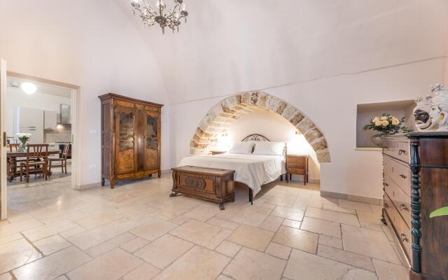 19th Apartment and Modern Pool