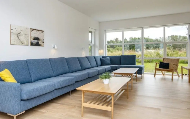 10 Person Holiday Home on a Holiday Park