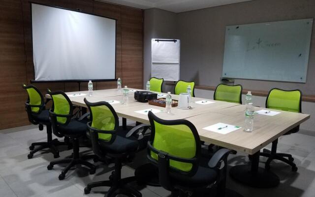 LeGreen Suite Kuningan