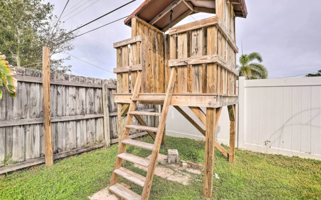 Sun-kissed Largo Escape: Private Pool & Patio