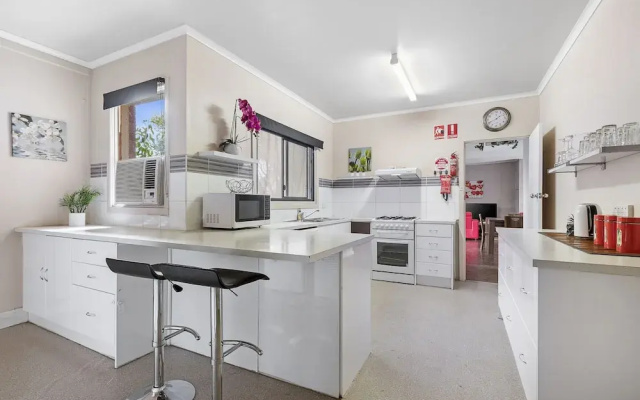 The Gazebo Place - Spacious 4 Bedroom near Murray River