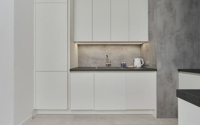 Lwowska by the Lake by Renters Prestige