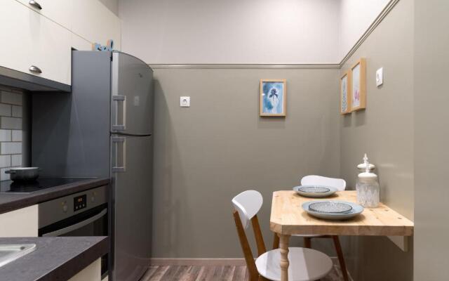 ?Bsolute Athens Viii