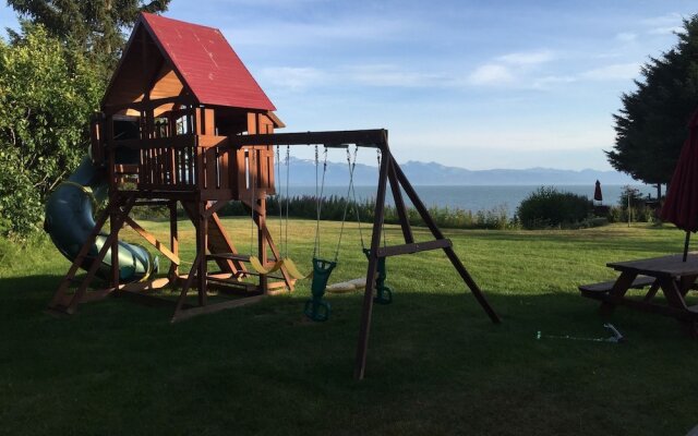 White House Inn on the Waterfront