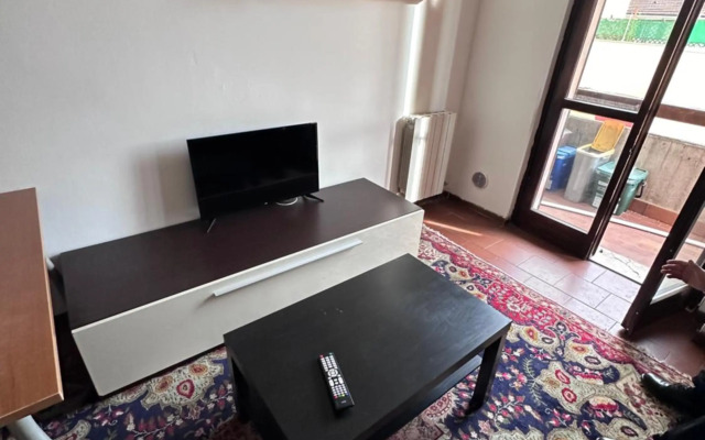 Via Rose (dietro Freccia Rossa)